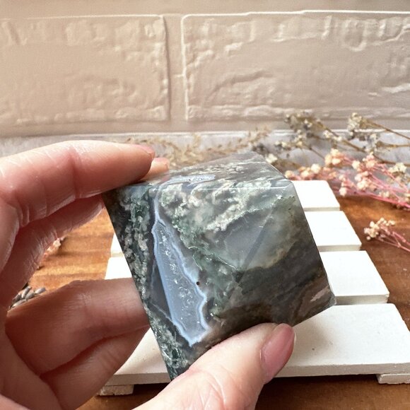 Gorgeous Moss Agate Pyramid - Picture 5 of 7